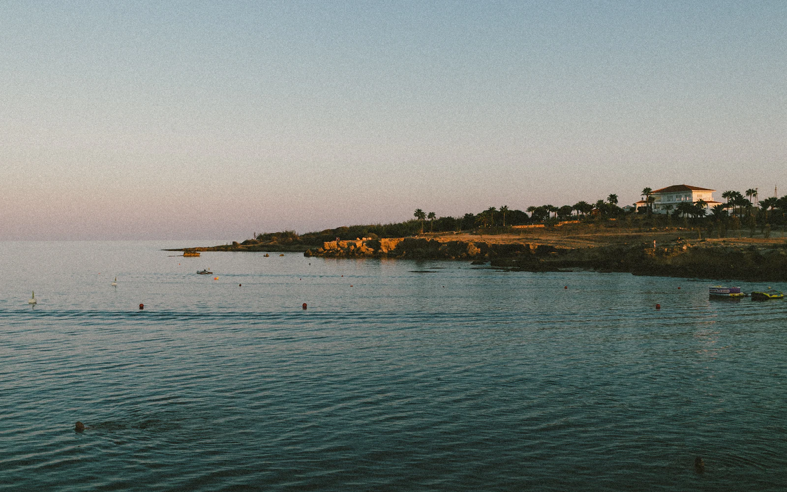 La costa mediterránea al atardecer